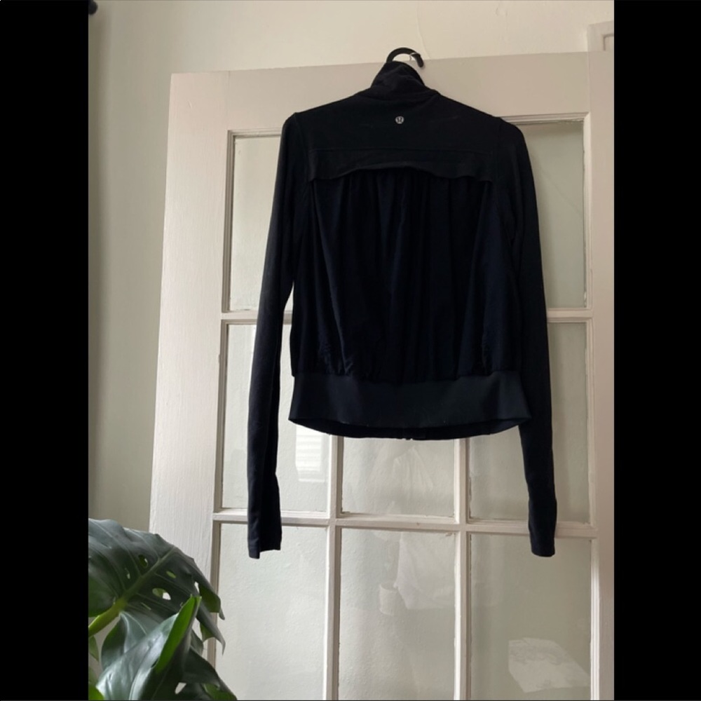 GUC Lululemon Size 6 Running Jacket Black Zip Up - Picture 3 of 8